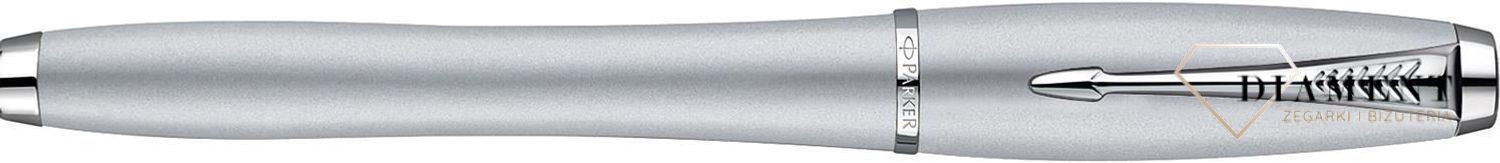 Oferujemy państwu pióro wieczne Urban firmy Parker w srebrnym, matowym kolorze z chromowanymi wykończeniami. Idealny pomysł na prezent z grawerem. Artykuły piśmiennicze na prezent. Grawer gratis. Świetny upominek marki Parker dla VIP-ów..jpg